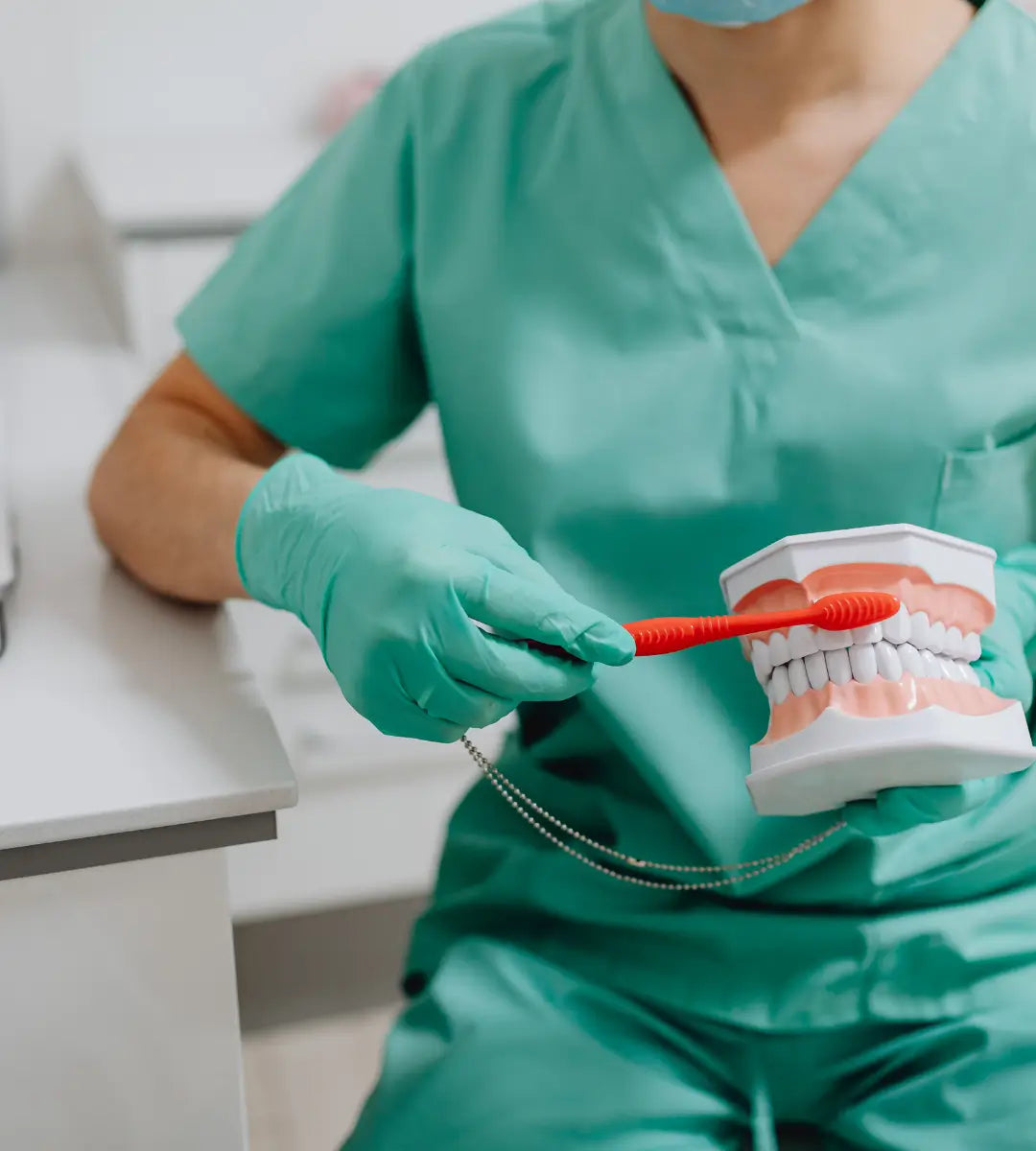 Les 7 erreurs qui empêchent d’avoir des dents blanches (et comment les éviter)